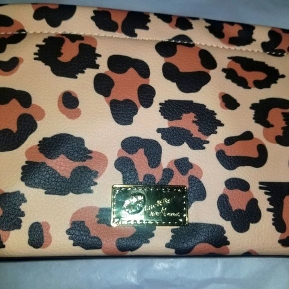 Betsey Johnson Leopard Cat Wristlet - Picture 6 of 6